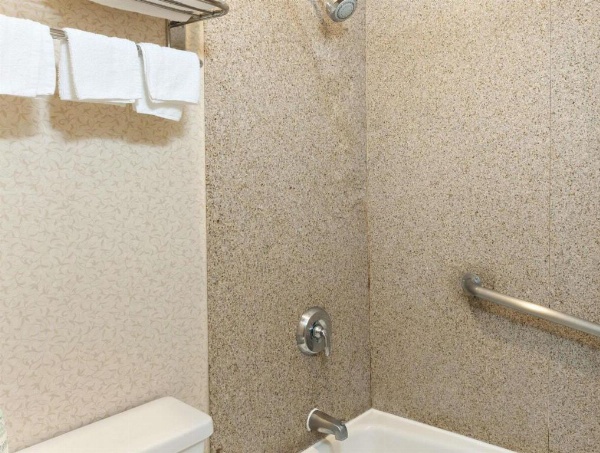 Days Inn by Wyndham Alhambra CA image 10